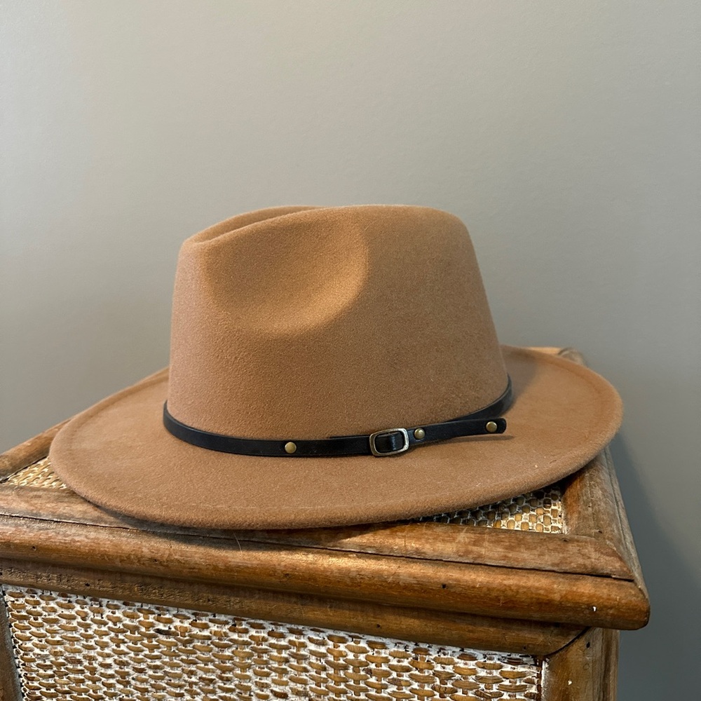 SHEIN Tan Fedora Hat with Black Band